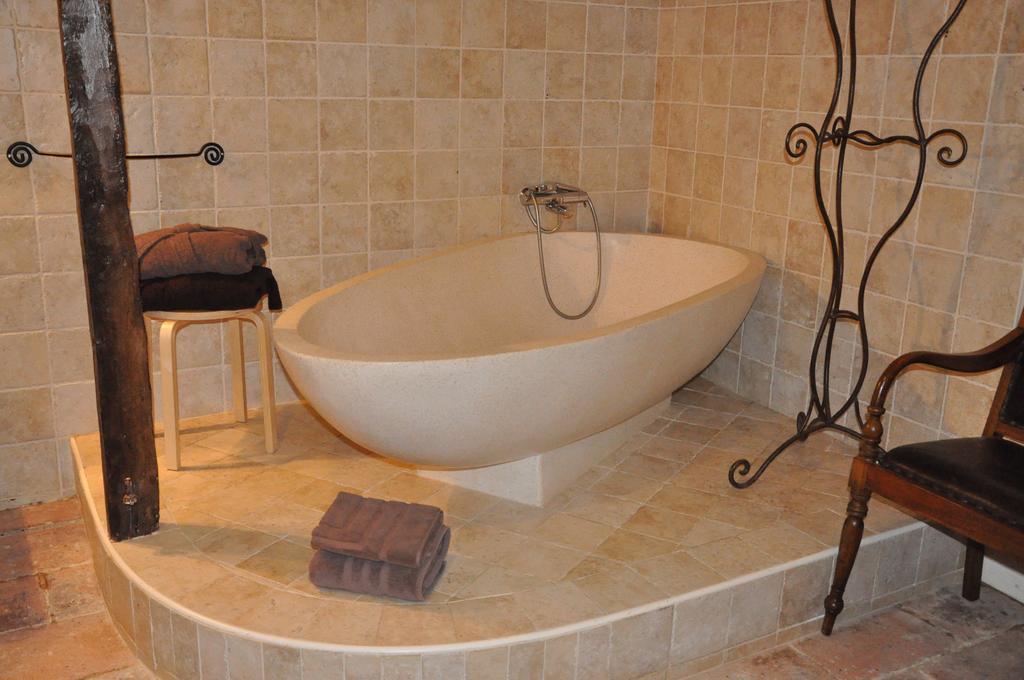 \u00BFQu\u00E9 aeropuertos son los m\u00E1s cercanos a Aeropuerto de Par\u00EDs-Charles de Gaulle? Bed and Breakfast Caraman Habitación foto